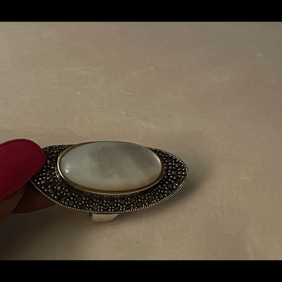 🌟 14k, 925 & Mother of Pearl elongated ring 💯 - Picture 7 of 8